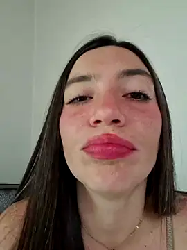 Snapshot of loveuu-bae chatting on 09.29.25 loveuu-bae online show from 09.29.25