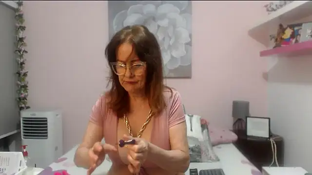 CindyCrawford online show from 05.19.26