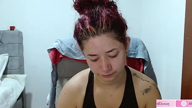 Snapshot of abril_love2 chatting on 02.03.25 abril love2 online show from 02.03.25