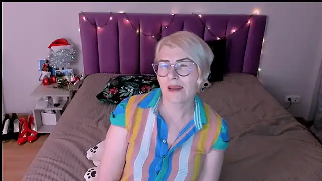 Snapshot of sabrinamacmarren chatting on 01.05.26 sabrinamacmarren online show from 01.05.26