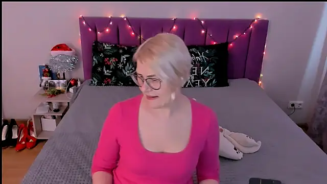 Snapshot of sabrinamacmarren chatting on 01.13.26 sabrinamacmarren online show from 01.13.26