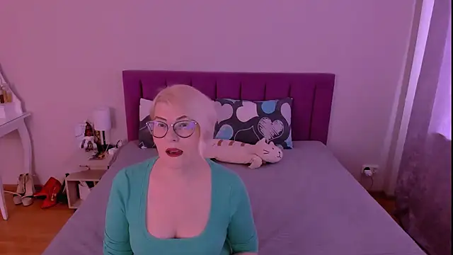 Snapshot of sabrinamacmarren chatting on 02.02.26 sabrinamacmarren online show from 02.02.26