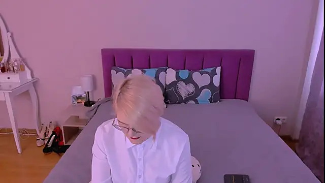 Snapshot of sabrinamacmarren chatting on 02.08.26 sabrinamacmarren online show from 02.08.26