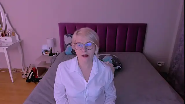 Snapshot of sabrinamacmarren chatting on 02.08.26 sabrinamacmarren online show from 02.08.26