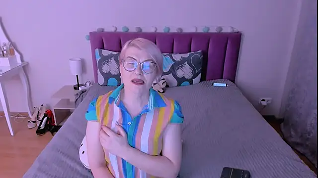 Snapshot of sabrinamacmarren chatting on 02.13.26 sabrinamacmarren online show from 02.13.26