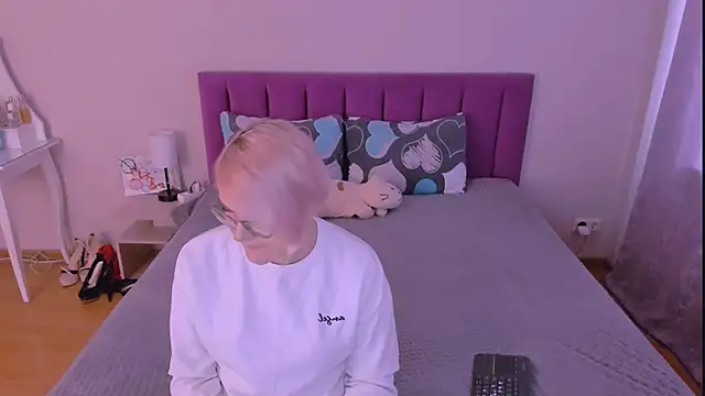 Snapshot of sabrinamacmarren chatting on 02.17.26 sabrinamacmarren online show from 02.17.26