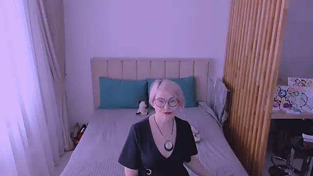 Snapshot of sabrinamacmarren chatting on 02.28.26 sabrinamacmarren online show from 02.28.26