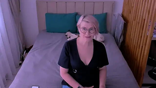 Snapshot of sabrinamacmarren chatting on 03.02.26 sabrinamacmarren online show from 03.02.26