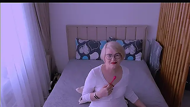 sabrinamacmarren online show from 04.12.26