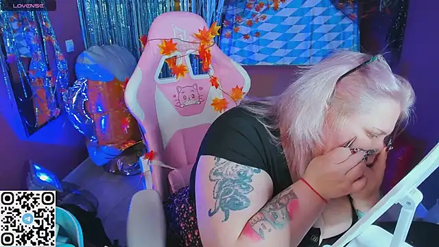 Yoki Shizuko online show from 09.15.25