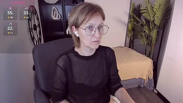 Paris Cherry online show from 12.22.25