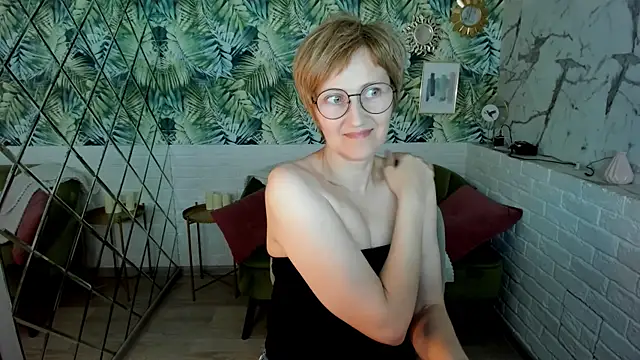 Snapshot of Paris_Cherry chatting on 07.30.26 Paris Cherry online show from 07.30.26