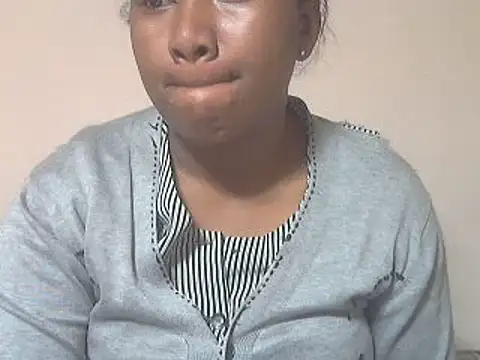 Snapshot of cutybigass chatting on 06.17.26 cutybigass online show from 06.17.26