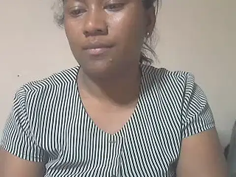 Snapshot of cutybigass chatting on 06.18.26 cutybigass online show from 06.18.26