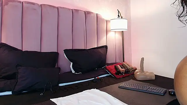 HallyBans online show from 03.08.25