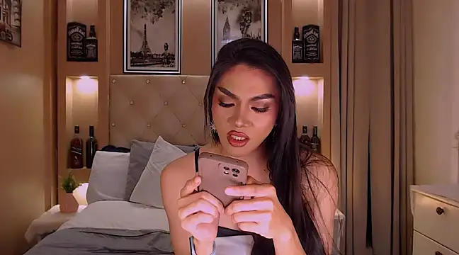 Snapshot of YOUR_DREAMWIFE chatting on 03.12.25 YOUR DREAMWIFE online show from 03.12.25