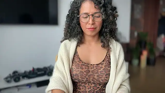 illaroom online show from 10.10.25