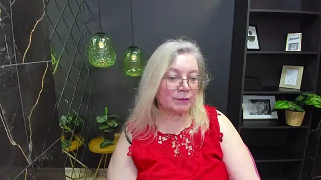 Snapshot of NataliMellow chatting on 12.24.24 NataliMellow online show from 12.24.24