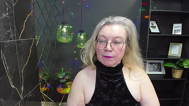 Snapshot of NataliMellow chatting on 12.29.24 NataliMellow online show from 12.29.24