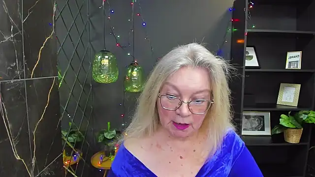 Snapshot of NataliMellow chatting on 12.30.24 NataliMellow online show from 12.30.24