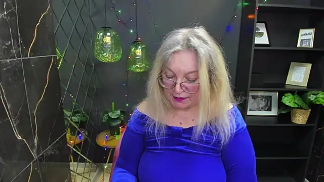 Snapshot of NataliMellow chatting on 12.30.24 NataliMellow online show from 12.30.24