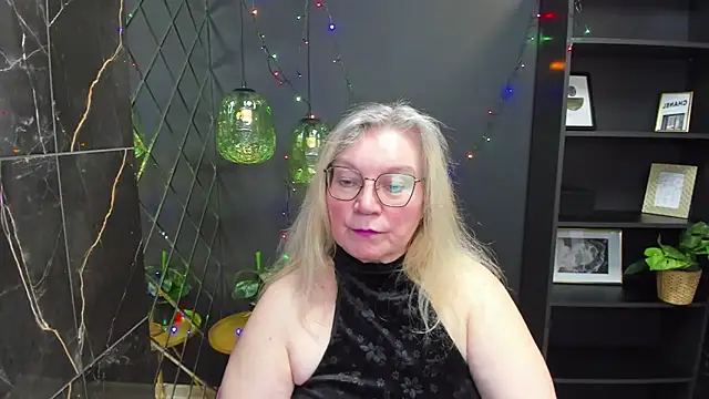 Snapshot of NataliMellow chatting on 01.05.25 NataliMellow online show from 01.05.25