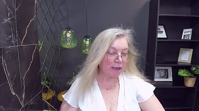 Snapshot of NataliMellow chatting on 01.18.25 NataliMellow online show from 01.18.25