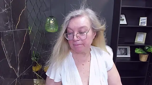 Snapshot of NataliMellow chatting on 01.18.25 NataliMellow online show from 01.18.25