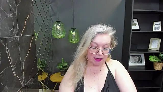 Snapshot of NataliMellow chatting on 01.19.25 NataliMellow online show from 01.19.25