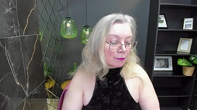 Snapshot of NataliMellow chatting on 01.20.25 NataliMellow online show from 01.20.25