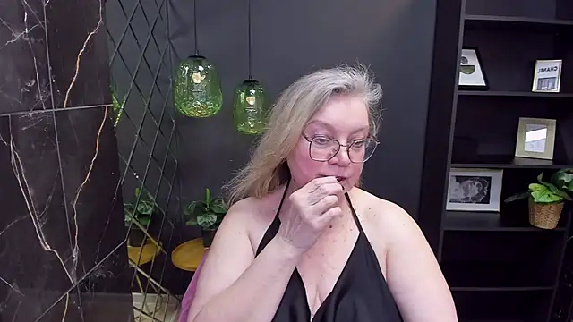Snapshot of NataliMellow chatting on 01.21.25 NataliMellow online show from 01.21.25