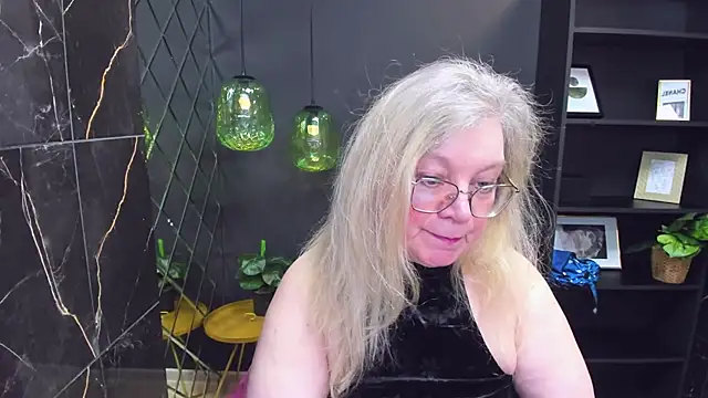 Snapshot of NataliMellow chatting on 01.28.25 NataliMellow online show from 01.28.25