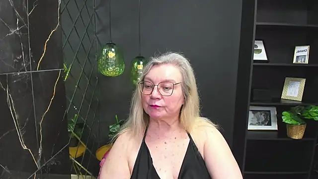 Snapshot of NataliMellow chatting on 02.01.25 NataliMellow online show from 02.01.25