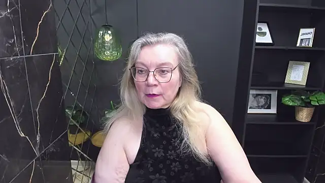 Snapshot of NataliMellow chatting on 02.08.25 NataliMellow online show from 02.08.25