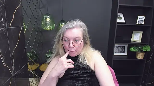 Snapshot of NataliMellow chatting on 02.08.25 NataliMellow online show from 02.08.25