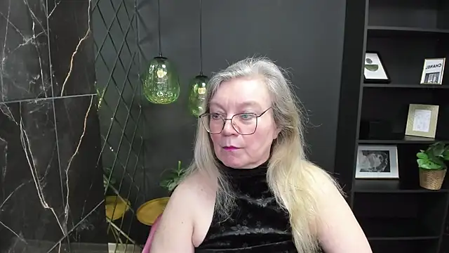 Snapshot of NataliMellow chatting on 02.19.25 NataliMellow online show from 02.19.25