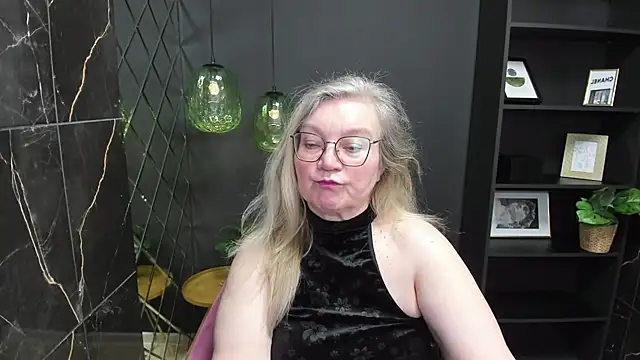 Snapshot of NataliMellow chatting on 02.19.25 NataliMellow online show from 02.19.25