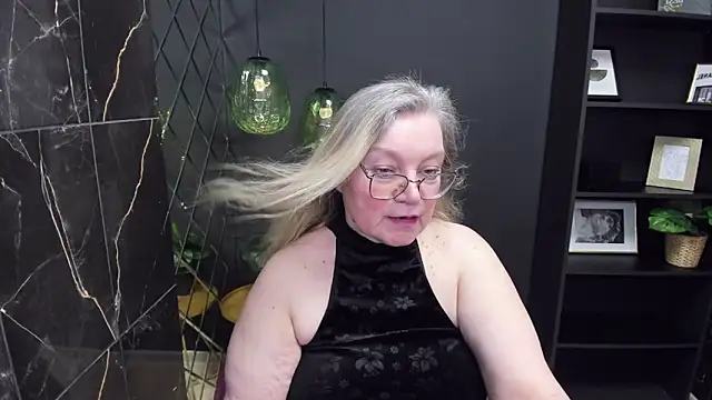 Snapshot of NataliMellow chatting on 02.23.25 NataliMellow online show from 02.23.25