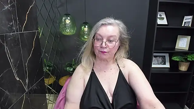 Snapshot of NataliMellow chatting on 02.25.25 NataliMellow online show from 02.25.25