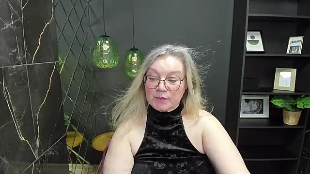 Snapshot of NataliMellow chatting on 02.28.25 NataliMellow online show from 02.28.25