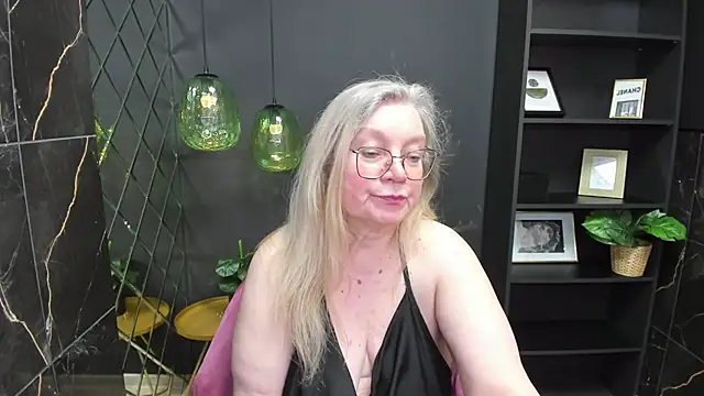 Snapshot of NataliMellow chatting on 03.20.25 NataliMellow online show from 03.20.25