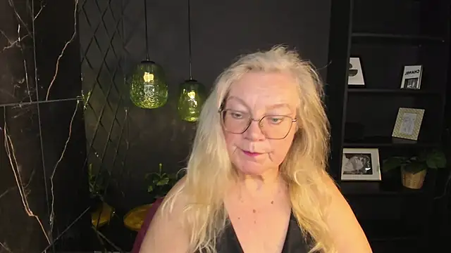 Snapshot of NataliMellow chatting on 10.05.25 NataliMellow online show from 10.05.25