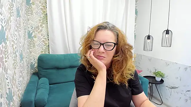 Snapshot of LeaPure chatting on 06.20.26 LeaPure online show from 06.20.26