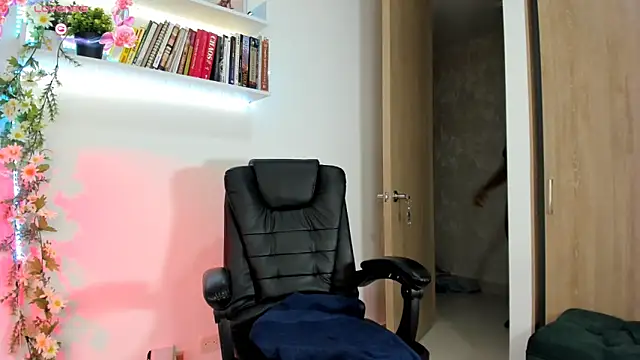 Snapshot of ALLMECANDY chatting on 12.05.24 ALLMECANDY online show from 12.05.24