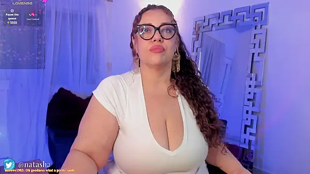 Snapshot of Cherryboobss chatting on 12.16.24 Cherryboobss online show from 12.16.24