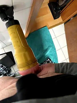 Snapshot of Bong_Geek-420 chatting on 10.26.25 Bong Geek-420 online show from 10.26.25