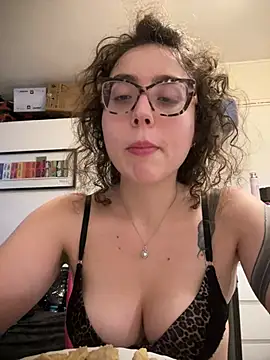 ladyturtle online show from 08.03.26