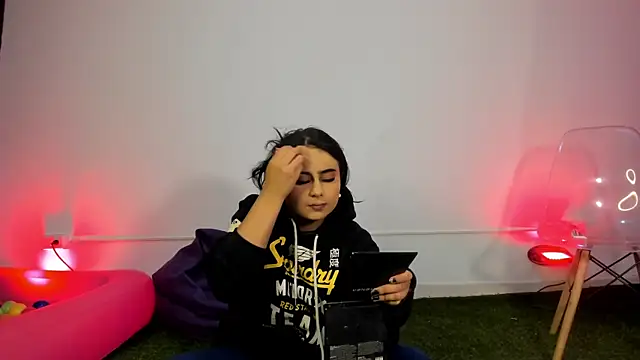 Snapshot of AbbyTaylorr chatting on 09.19.25 AbbyTaylorr online show from 09.19.25