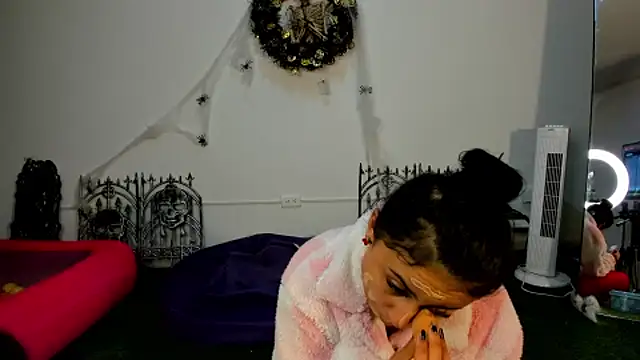 Snapshot of AbbyTaylorr chatting on 10.01.25 AbbyTaylorr online show from 10.01.25