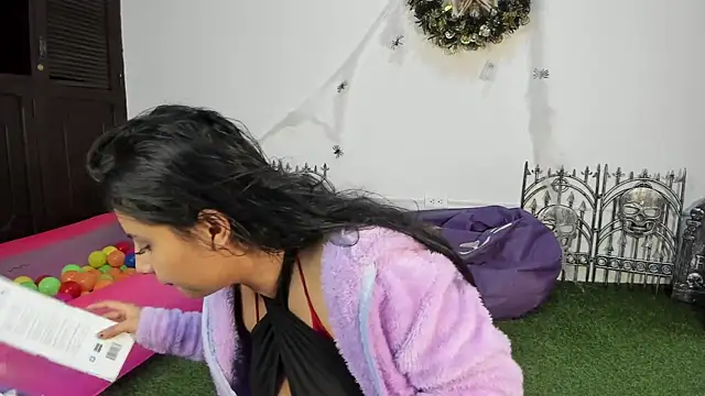 Snapshot of AbbyTaylorr chatting on 10.08.25 AbbyTaylorr online show from 10.08.25